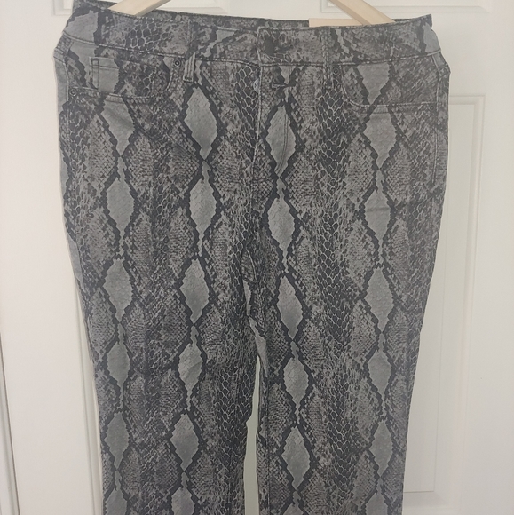 NWT NYDJ Black Snake Marilyn High-Waist Button-Fly Straight-Leg Jeans – Size 6 - Picture 3 of 10